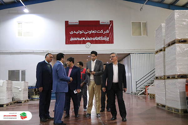 بازدید مدیرعامل بانک ملت استان یزد از شرکت پیشگامان صنعت سبز