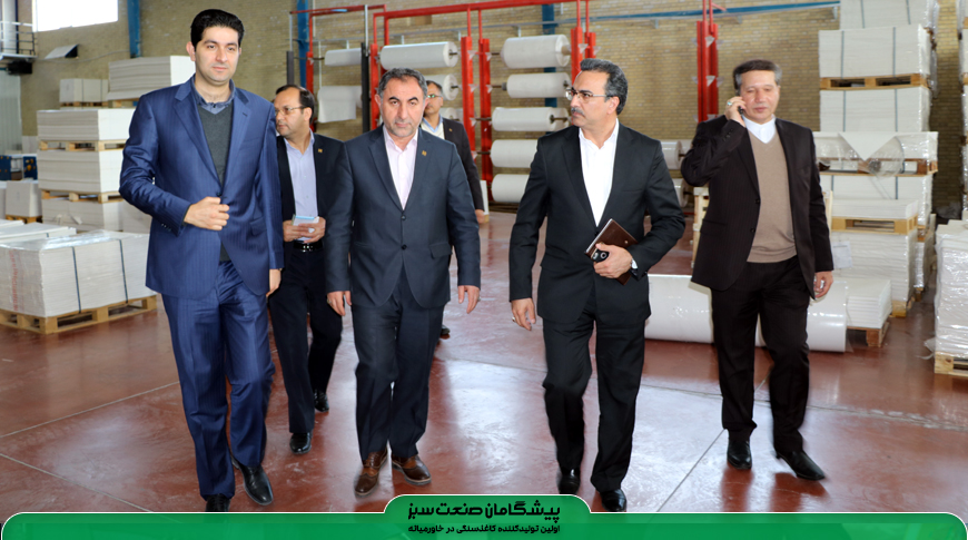 بازدید مدیران و معاونان بانک صادرات استان یزد از شرکت پیشگامان صنعت سبز
